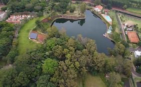 Hotel Lago Das Pedras  4*