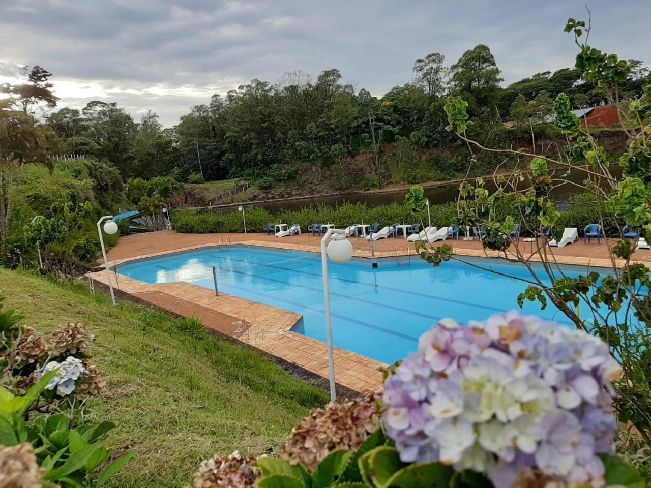 Hotel Lago das Pedras Apucarana Exterior foto